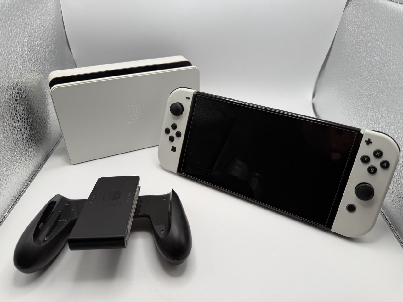 Nintendo Switch OLED (White) — Complete in Box photo 2